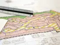 Planimetria con righello, evidenziate aree verdi e lotti edificabili. Si intravede la dicitura "categoria catastale B4".