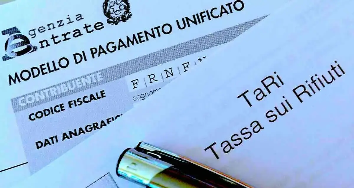 Modello di pagamento unificato per la TARI, tassa sui rifiuti, con dati del contribuente e codice fiscale.