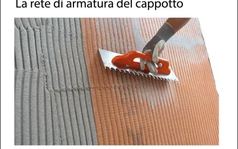 Applicazione della rete di armatura per cappotto nanotecnologico Mapei con spatola dentata.