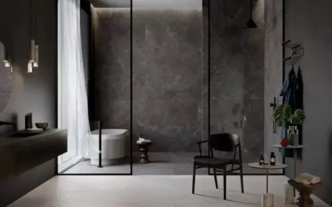 Bagno moderno con vasca freestanding e docce senza piatto, pareti in gres effetto marmo, arredi minimalisti e illuminazione soffusa.