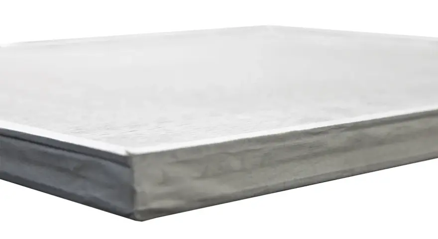 Pannello con isolante basso spessore nanotecnologie, grigio, su sfondo bianco.